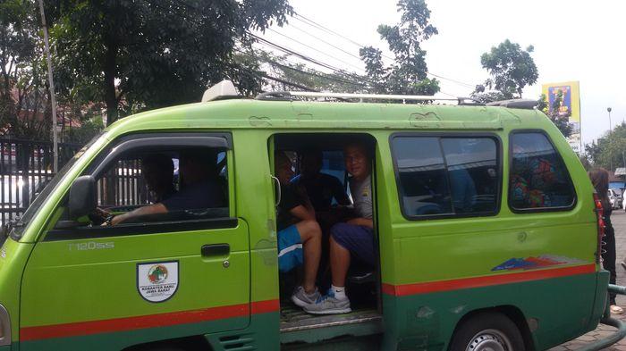 tak-ada-bus-para-pemain-persib_20160523_155541.jpg