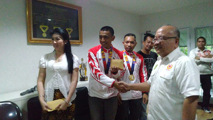 tali-asih-kepada-atlet-kalbar-yang-tampil-pada-ajang-sea-games-2019.jpg