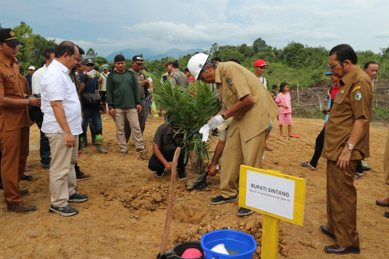 Dukung Perusahaan Sawit Bermitra dengan Masyarakat, Bupati Jarot Harpkan Hal Ini