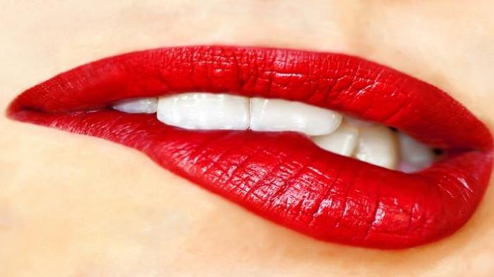 tanpa-lipstik-cara-membuat-bibir-merah-merona-dengan-bahan-alami-efektif-dan-mudah-dicoba-2.jpg