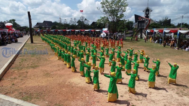 Persembahan Tari Kolosal Apresiasi GTK PAUD dan Dikmas Berprestasi dan Berdedikasi Tingkat Nasional - tari-kolosal_20180709_160224.jpg