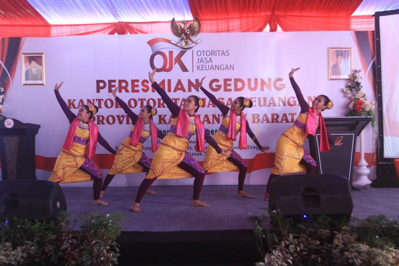 Sutarmidji Resmikan Kantor Baru OJK Kalbar - tarian.jpg