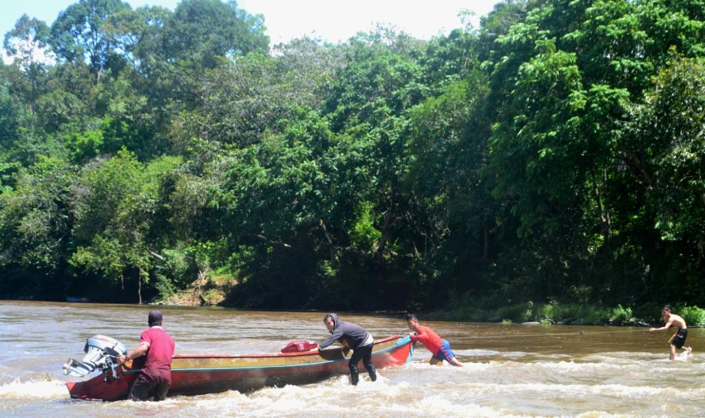 Dewan Dapil Ambalau Sambut Baik Rencana Jarot Buka Jalan Menuju Kepala Jungai