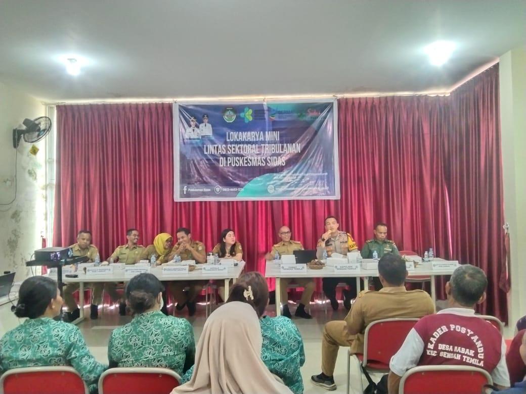 Kolaborasi Meningkatkan Kesehatan, Kapolsek Sengah Temila Hadiri Lokakarya Mini di Puskesmas Sidas