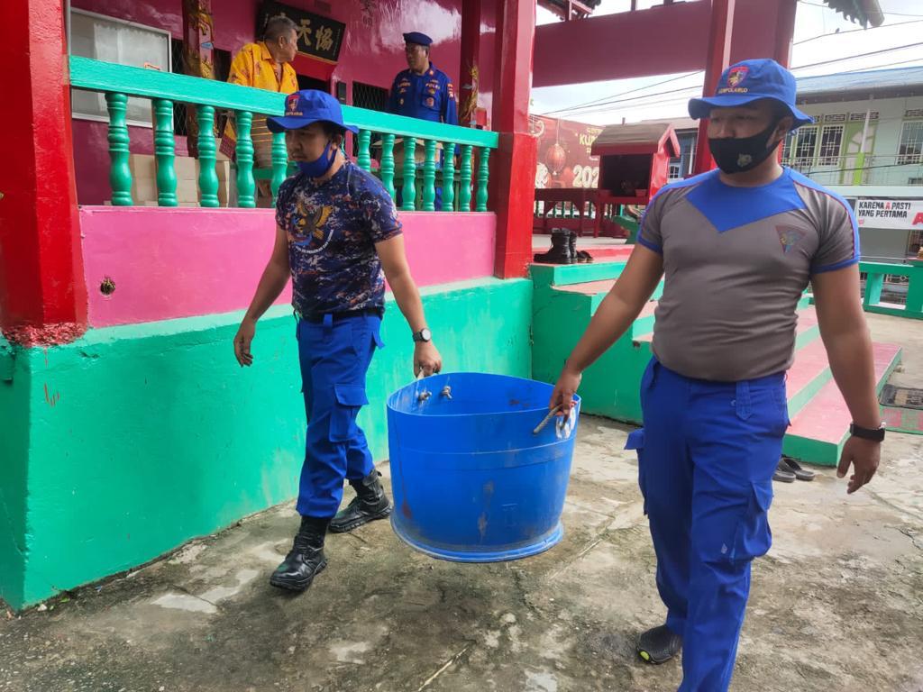 Sambut Hari Bhayangkara ke-76, Personel Polres Sintang Gelar Bakti Sosial Religi di Tempat Ibadah