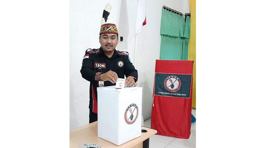 Teofelus Boni Kembali Menahkodai Ikatan Pemuda Dayak Kubu Raya Periode 2019-2024