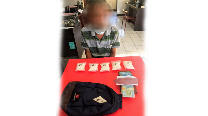 BREAKING NEWS - Bawa Narkoba Jenis Sabu Setengah Kilo, MS 37 Tahun Dibekuk Polisi di Sanggau Kalbar