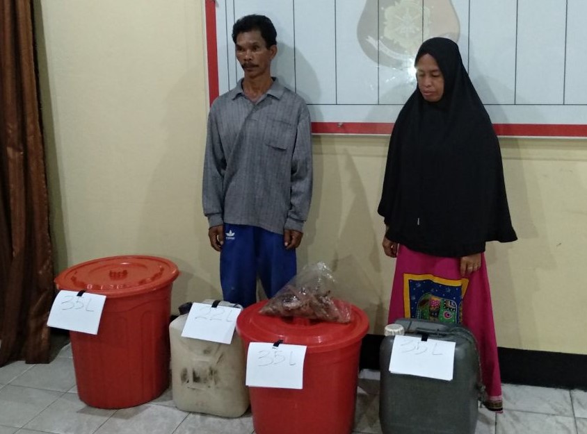 Oplos Tuak dengan Kulit Jambu Monyet dan Kulit Mangga, Dua Orang Ini Diciduk Polisi