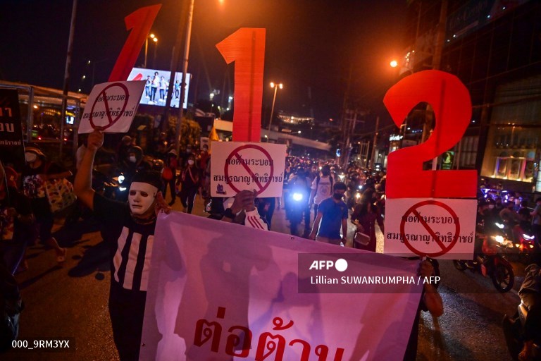 thailand-memanas-ribuan-demonstran-turun-ke-jalan-tolak-kekusaan-absolut-kerajaan-3-terluka.jpg