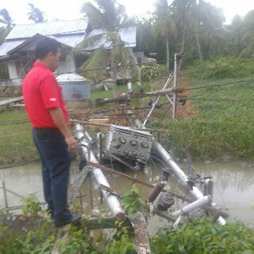 tiang-listrik-tumbang_20160825_101436.jpg