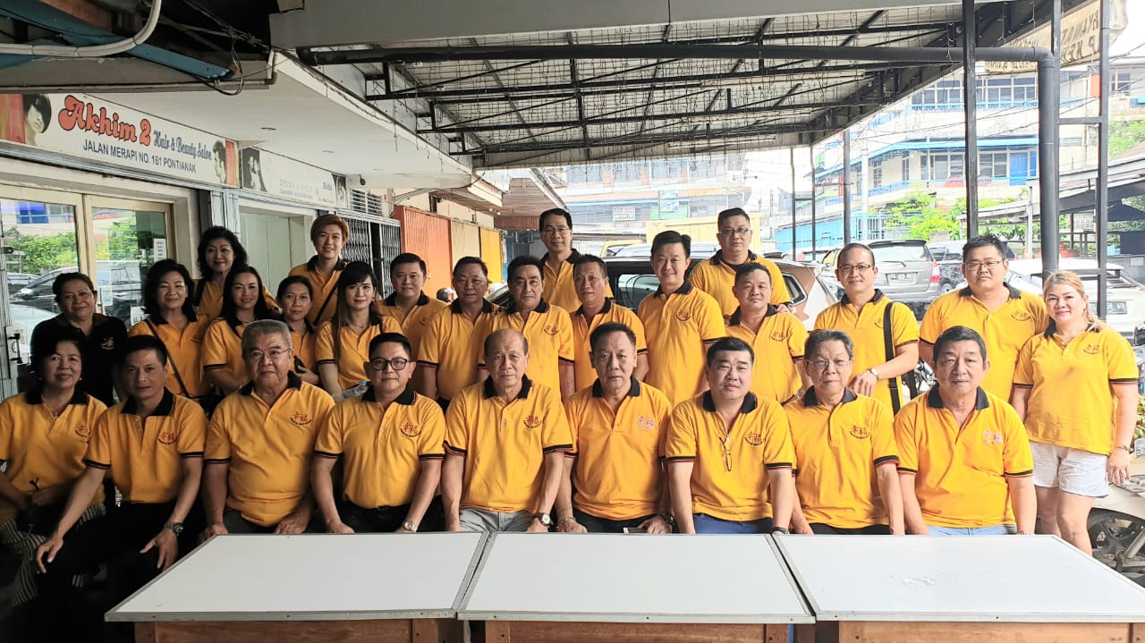 Baksos Xing Fu Membantu Pasien Radang Otak, Asma Akut dan Komplikasi Jantung - tim-baksos-foto-bersama-di-warkop-ali-merapi.jpg