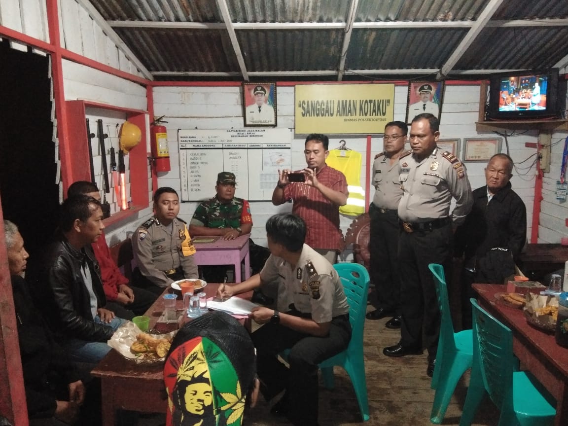 Tim Dit Binmas Polda Kalbar Datangi Poskamling di Sanggau