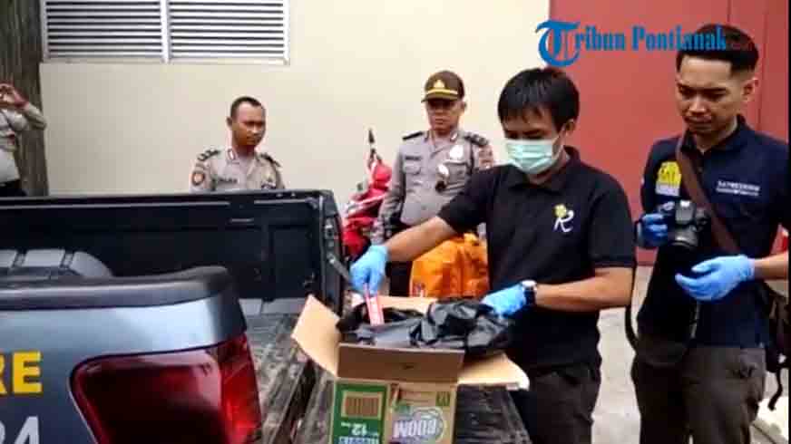 tim-inafis-polresta-pontianak-olah-tkp-temuan-orok-bayi-di-ayani-mega-mall.jpg