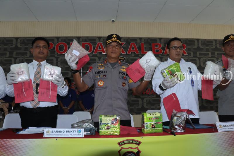 FOTO: Polda Kalbar Rilis Penangkapan Kasus Narkoba dari Tersangka Diantaranya Sepasang Suami Istri - timsus-direktorat-narkoba5.jpg