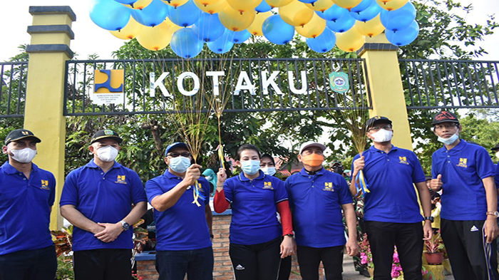 Wali Kota Singkawang Bersama DPR RI Resmikan Jalan Paving Program Kotaku