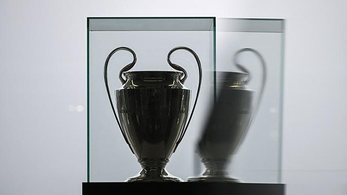 trofi-Liga-Champions-UEFA-di-markas-UEFA.jpg