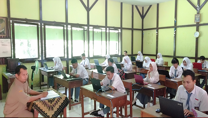 Begini Suasana Ujian Nasional di SMKN 1 Sambas