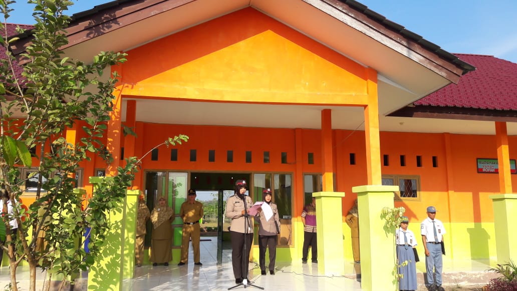 Ini Pesan Polwan Polres Sambas Pada Siswa SMKN 1 Sambas