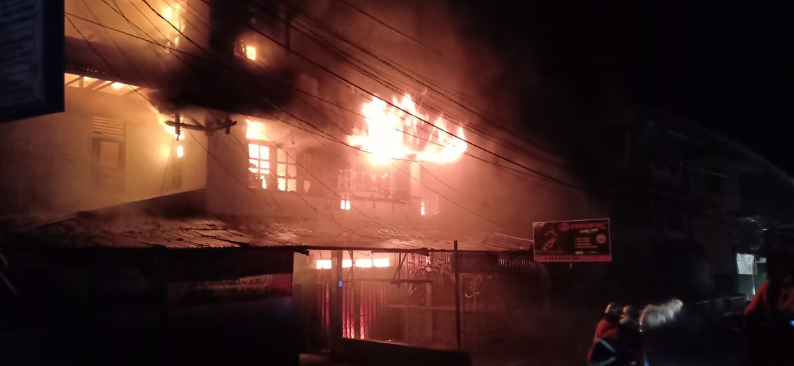 Tidak Ada Korban Jiwa, Kebakaran Ruko di Sintang Diperkirakan Karena Korsleting Listrik