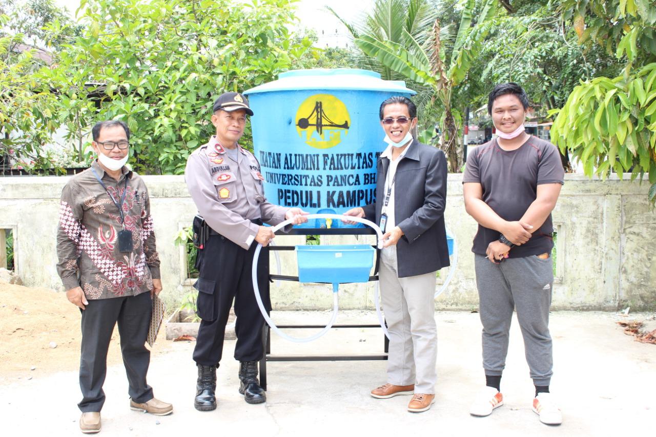 upb-pontianak-serahkan-tempat-cuci-tangan.jpg