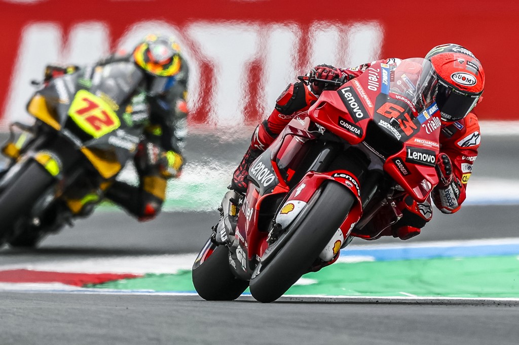 urutan-start-motogp-belanda-2022-cek-grid-francesco-bagnaia-fabio-quartararo-adik-marc-marquez.jpg