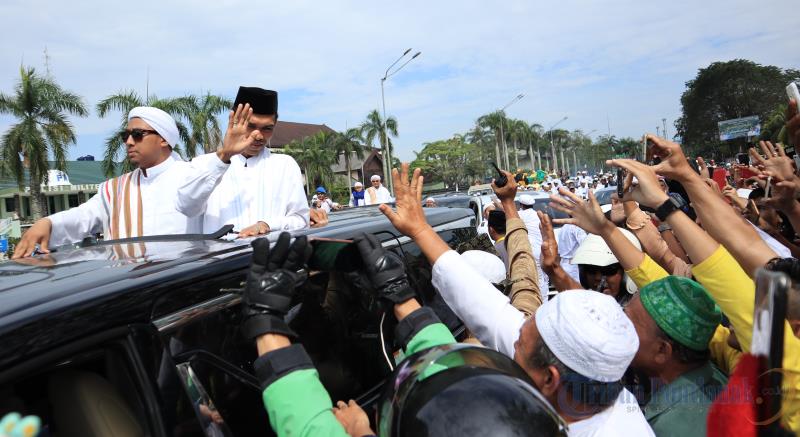 Ustadz Abdul Somad Bersama Rombongan Menuju titik start Ziarah Agung dengan Pengawalan Ketat - ustaz-abdul-somad_20180910_105224.jpg