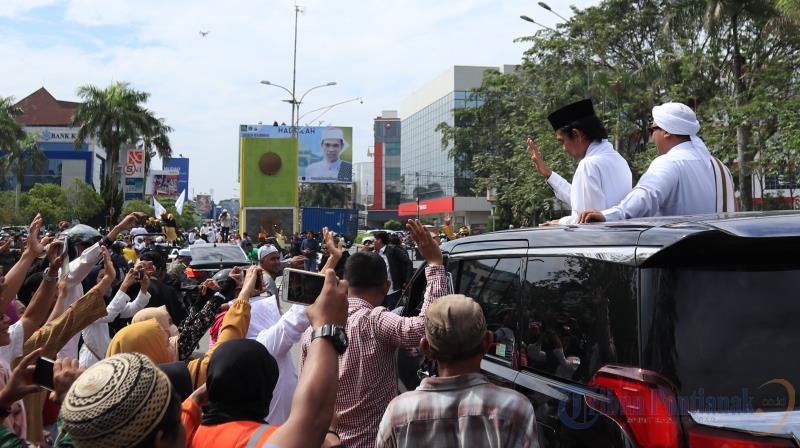 Ustadz Abdul Somad Bersama Rombongan Menuju titik start Ziarah Agung dengan Pengawalan Ketat - ustaz-abdul-somad_20180910_105301.jpg