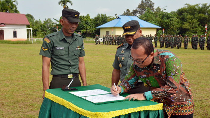 wakil-bupati-kubu-raya-sujiwo-pada-penutupan-tni-manunggal-membangun-desa-tmmd.jpg