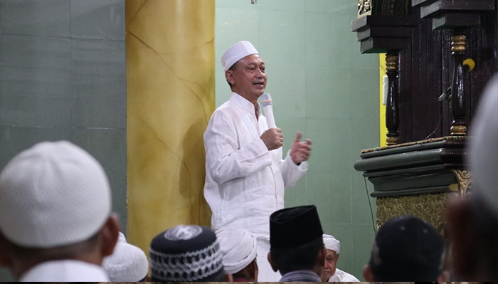 wali-kota-pontianak-edi-kamtono-menyampaikan-kultum-di-masjid-agung-alfalah.jpg