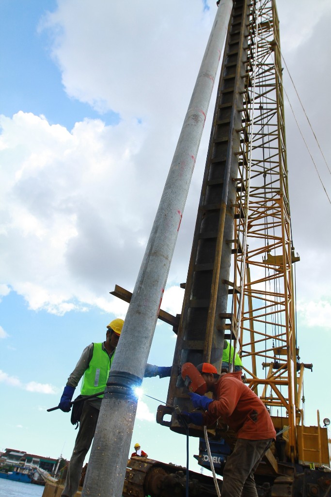Penancapan Tiang Pertama Penataan Tepian Sungai Kapuas - wali-kota-pontianak-sutarmidji_20160716_194615.jpg