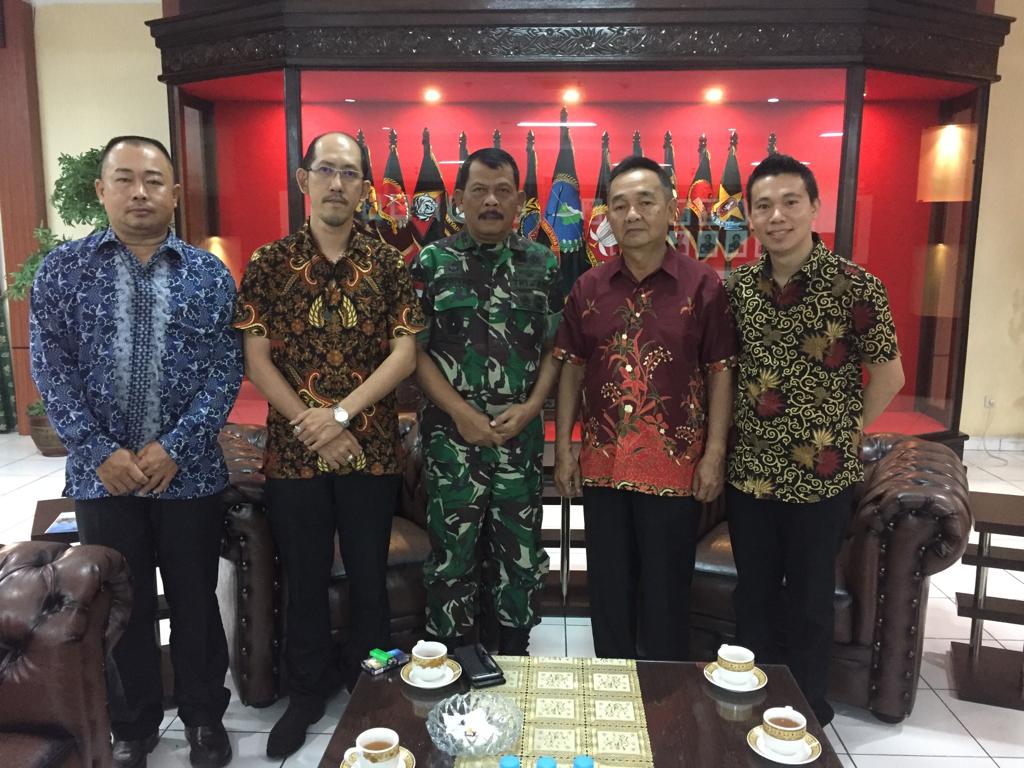walubi-berfoto-bersama-pangdam.jpg