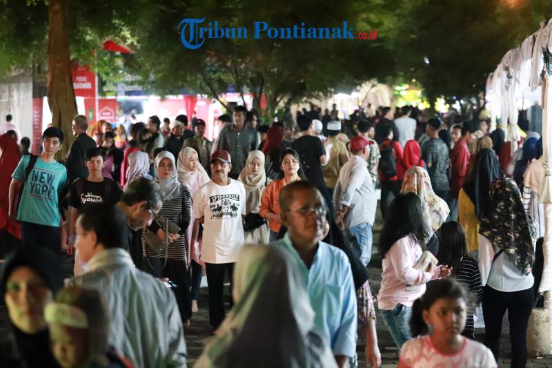 warga-mengunjungi-venueseleksi-tilawatil-quran-stq-nasional-ke-xxv-1.jpg<pf>abang-none-jakarta-menyapa-pengunjung-di-stan-pameran-dki-jakarta-di-stq-nasional-25.jpg<pf>warga-mengunjungi-lokasi-tempat-digelarnya-pameran-dan-perlombaanstq-nasional-25.jpg<pf>warga-mengunjungi-venueseleksi-tilawatil-quran-stq-nasional-ke-xxv-di-alun-alun-kapuas.jpg<pf>warga-memadati-kawasan-mimbar-tilawahperlombaanstq-nasioanal-25-di-pontianak.jpg
