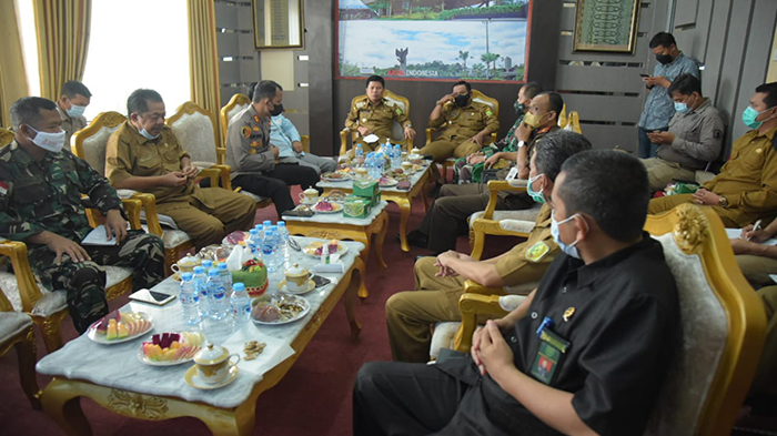 Bupati Pimpin Rapat Evaluasi Penanganan Covid-19 di Kabupaten Sambas
