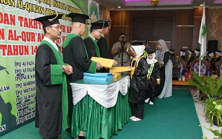 wisuda-santri-tpq.jpg