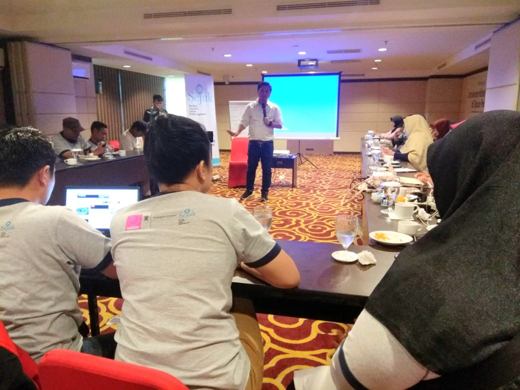 Workshop HAM, Daniel Awigra: Jurnalis dengan Perspektifnya Akan Melihat Persoalan Secara Vertikal