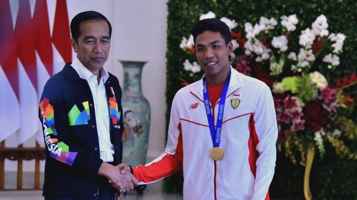 zohri-dan-presiden-jokowi_20180718_185134.jpg