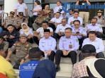 Gubernur Ria Norsan Sambut dan Duduk Bersama Massa Aksi Damai di Halaman Kantor Gubernur Kalbar