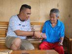 Aipda-Muhammad-Irvan-menyerahkan-uang-Rp-42-j34tedfv.jpg