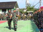 Alam-ketika-mendampingi-Danrem-121Abw-Brigjen-TNI-Luqman-Arief.jpg