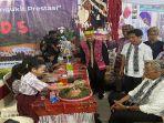 Amin-Suwarli-mendampingi-bupati-Sintang-Jarot324.jpg