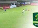 Andik-Vermansyah-Terjungkal-di-Kotak-Penalti-Pertandingan-Liga-2-Persiraja-Vs-PSPS-Riau-Sengit.jpg