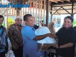 Wawako Pontianak Serahkan Bantuan Bibit Ikan Nila untuk Budidaya Keramba