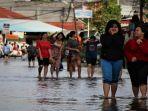 Banjir-di-Jalan-Sama-sama-Kota-Singkawang-surut-hingga-hanya.jpg