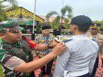 Benu-Supriyantoko-menyematkan-pita-234rds.jpg