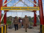 Bupati-Kapuas-Hulu-Fransiskus-Diaan-berkunjung-ke-Desa-Ariung.jpg