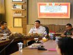 Bupati-Kapuas-Hulu-Fransiskus-Diaan-wr4e2.jpg