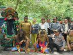 Bupati-Kayong-Utara-Citra-Duani-kemarin-berkunjung-ke-Pantai-Pasir-Mayang.jpg