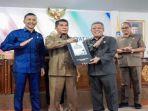 Bupati-Kubu-Raya-Muda-Mahendrawan-saat-hadiri-Rapat-234rdfs.jpg
