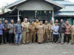 Bupati-Mempawah-Erlina-ketika-menyambangi-dan-silaturahmi-bersama-warga-Desa-Mendalok.jpg