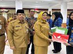 Bupati-Mempawah-Erlina-menyerahkan-SK-234we.jpg